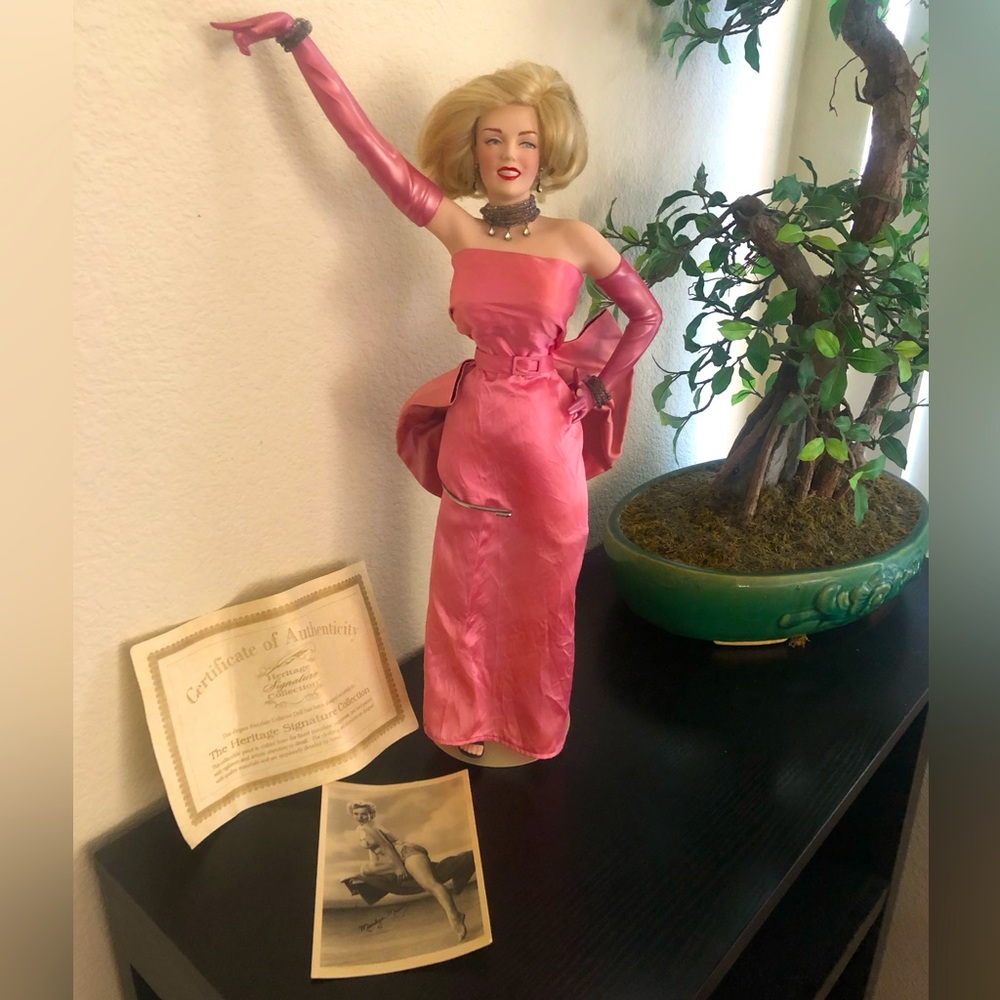 Vintage 1990 "MARILYN MONROE PORCELAIN DOLL